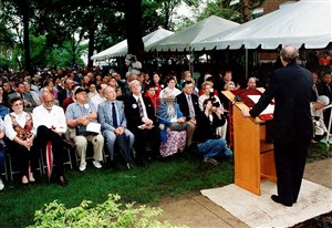 Image description is not available for 2000.341